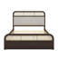 Un grand lit plateforme en bois qui comprend un lit gigogne sous le lit-106347277