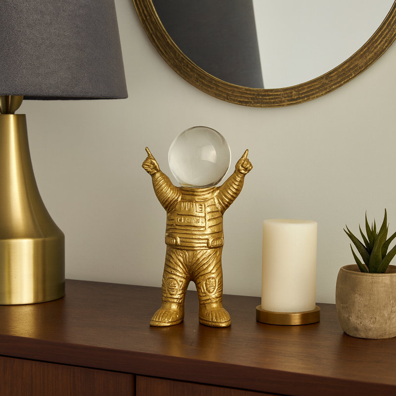 Figurine décorative astronaute en métal pour décoration intérieure - Statue sculpturale avec tête en verre orbe pour la table ou la décoration de salon - 9 po, or et métallique