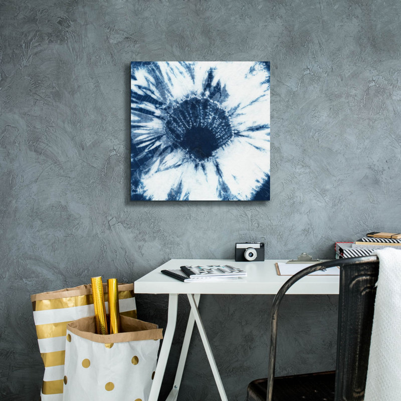  «Shibori Shells 1» par Chariklia Zarris, art mural sur toile, 18 po x 18 po