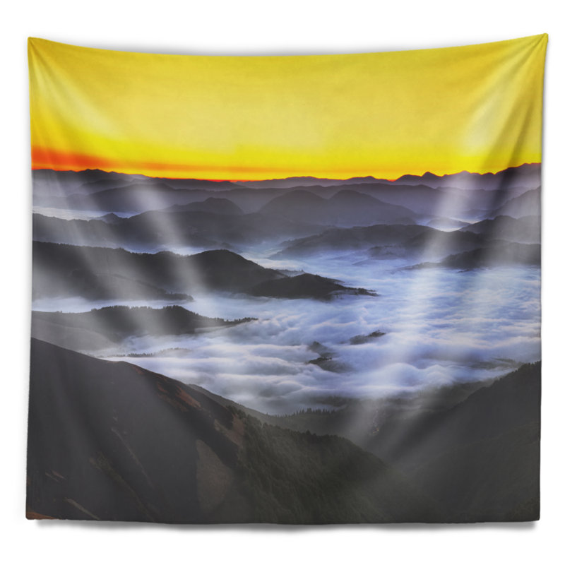 Paysage, ciel jaune et tapisserie des montagnes brumeuses, H 78 po x l 92 po