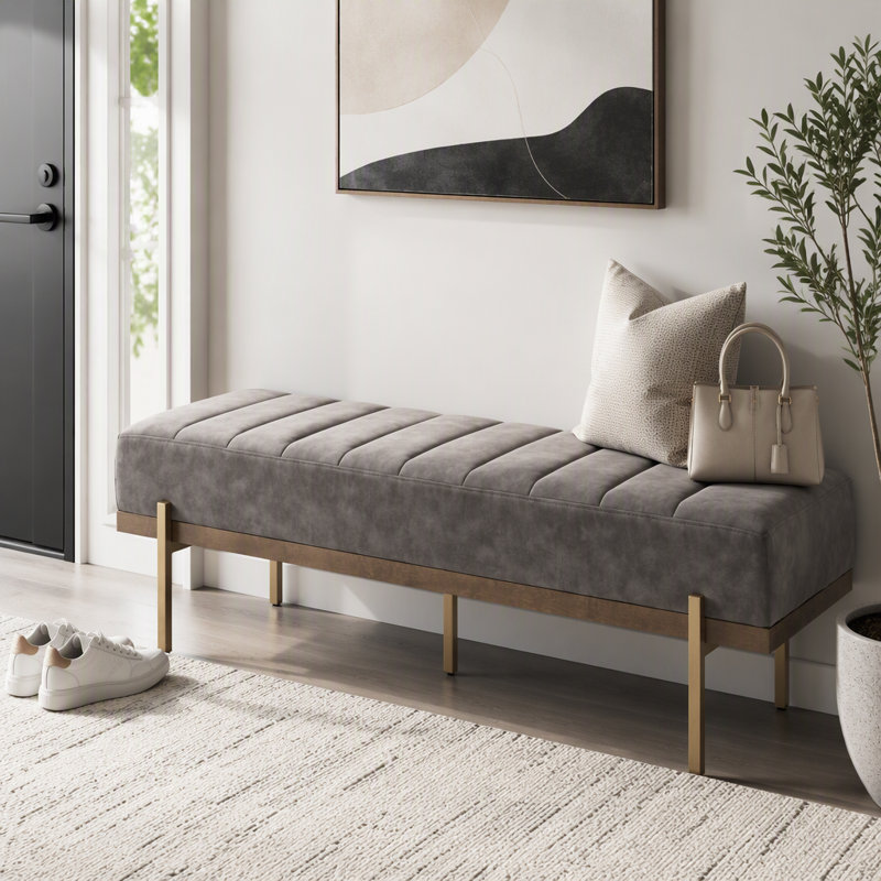 Banquette rembourrée capitonnée avec pieds dorés