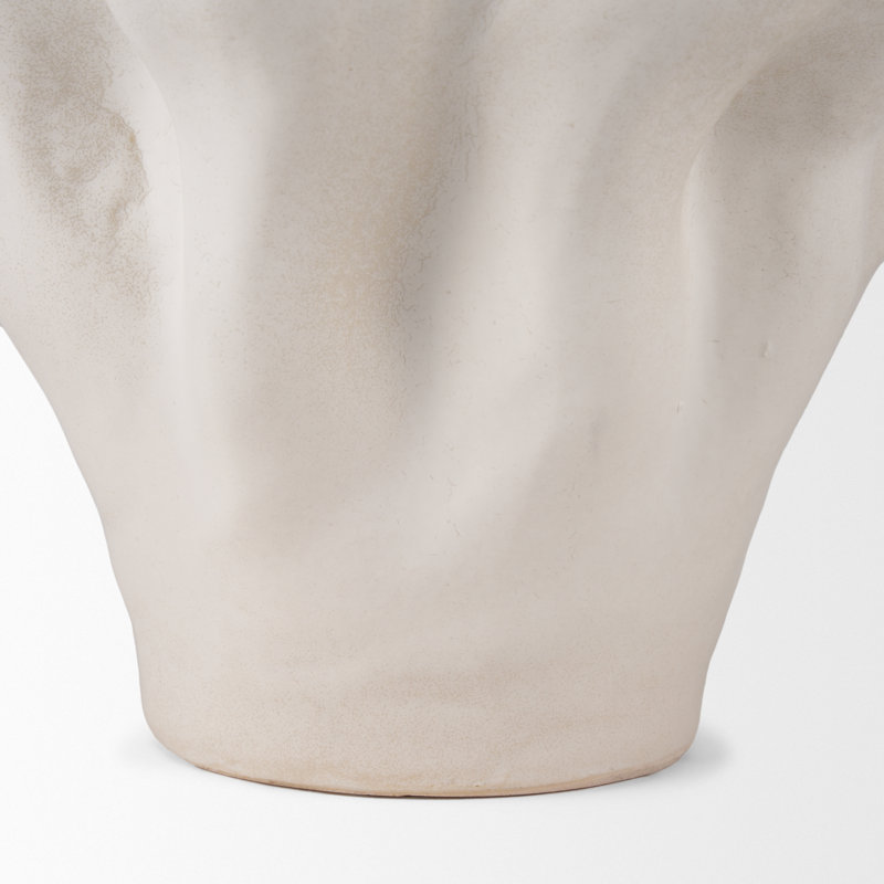 Dyneshia Vase