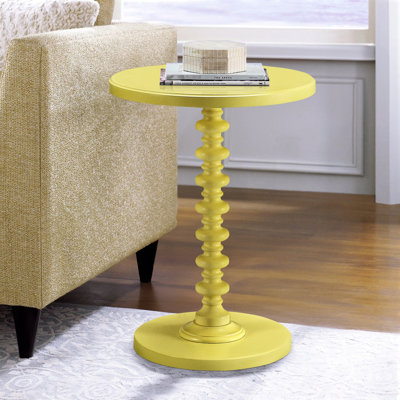 Table basse ronde en bois jaune - artisanat traditionnel, peu encombrante pour le salon