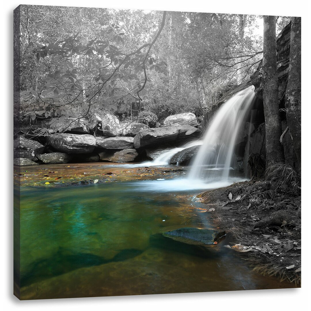 Leinwandbild Schöner Wasserfall im tiefen Wald