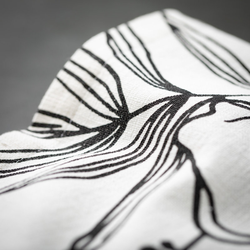 Chemin de table à motif floral 72 po Rogier; noir