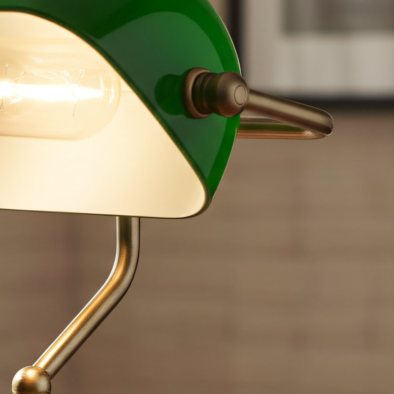 Lampe de banquise verte en verre vert avec base en laiton et interrupteur à chaîne, douille E26. Convient aux bureaux, salles d'étude et autres espaces similaires.