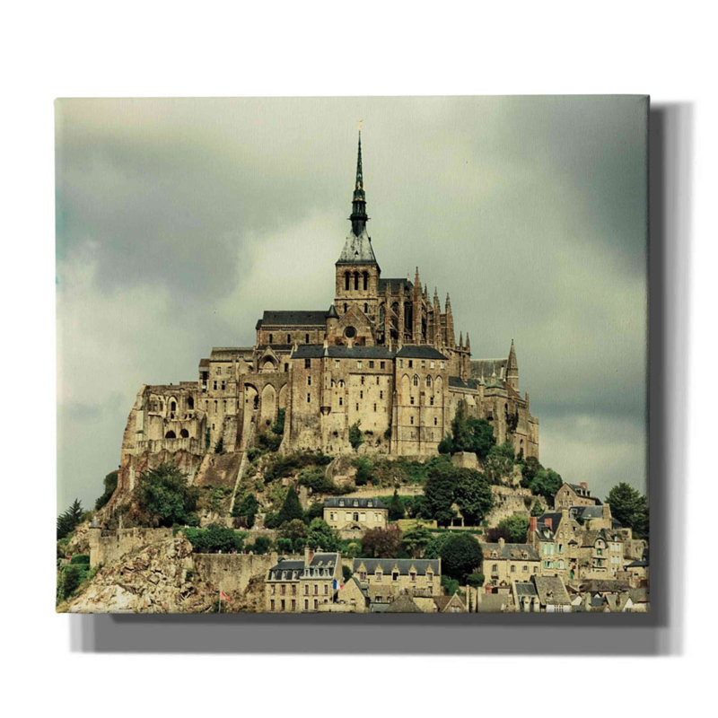 «Mont St. Michel» par Keri Bevan, estampe numérique sur toile, H 26 po x l 30 po x P 1,5 po