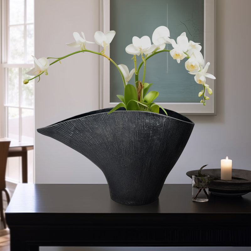 Vase de table moderne en métal pour décoration intérieure, H 11 po x l 18 po x P 5 po