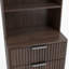 Armoire de rangement haute avec compartiment à ordures dissimulé, tiroir et tablettes ouverts-136360774
