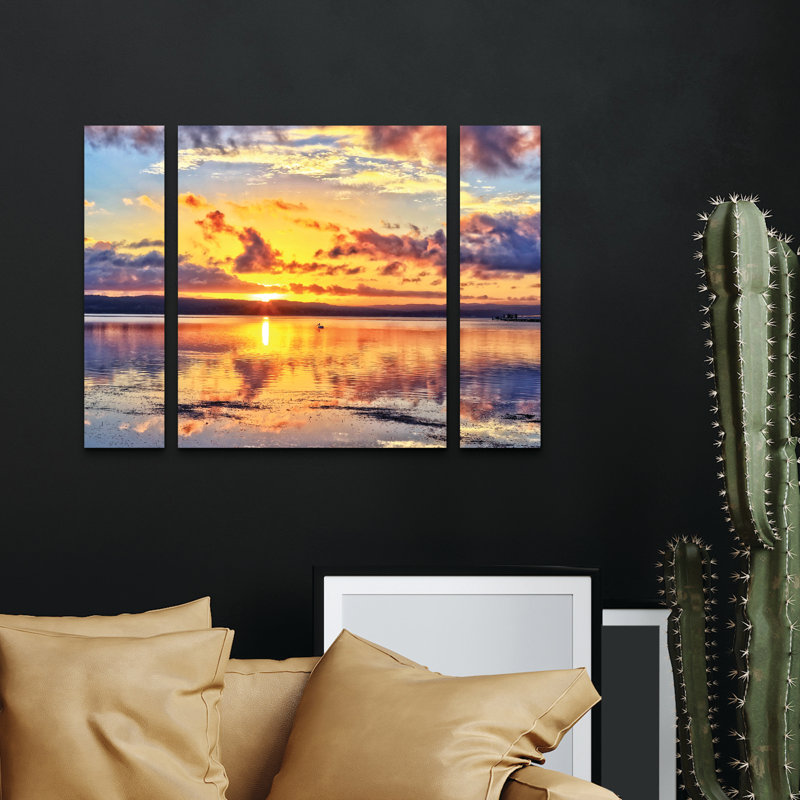 Ensemble de 3 panneaux - Beata Czyzowska Young, «Sunset In A Square», art mural sur toile pour le salon, la chambre à coucher ou le bureau 