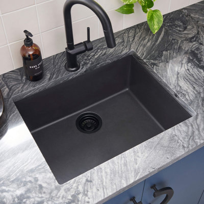 Évier de cuisine en granite à cuve simple encastrable 23 x 17 po Ruvati - noir minuit -