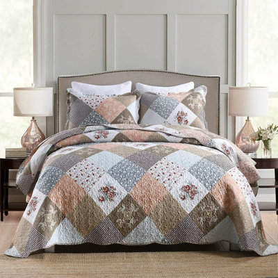 HoneiLife King Size 3-Piece Flower Cluster Quilt Bedding Set, Soft Blended Fabric Coverlet with Matching Pillow Shams, Brown