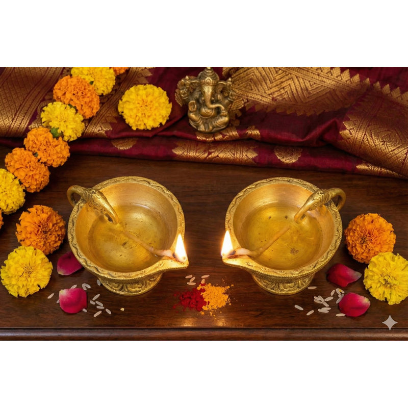 Paire de lampes à huile Diya en laiton avec poignée éléphant | Décoration de chambre Puja traditionnelle indienne faite à la main | Ensemble de 2 porte-bougies décoratives pour autel et maison