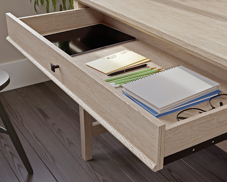 Single Pedestal Desk in Cascade Oak