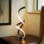 Lampe de table moderne à effleurement pour table de chevet, lampe de table à DEL en spirale, lampe de table de chevet à température de couleur réglable à 3 couleurs, lampe de chevet unique pour le salon, la chambre à coucher, lampes fraîches pour le cadeau idéal