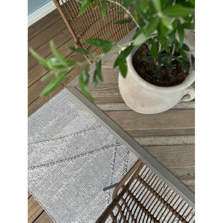 Voluntown Geometric Outdoor Gray Area Rug