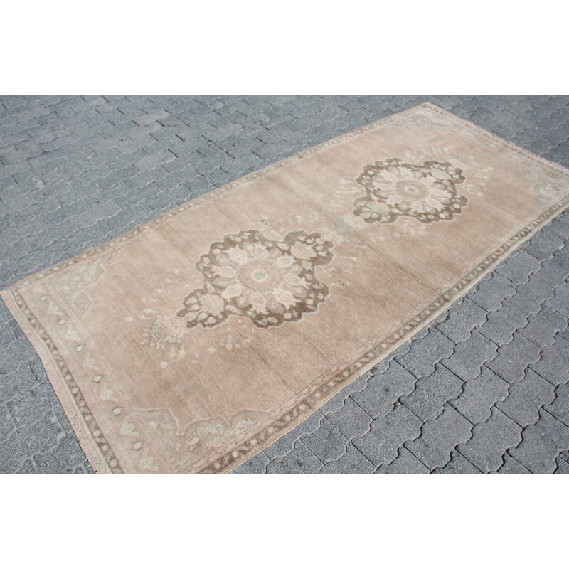 Tapis traditionnel turc traditionnel: accessoire de couloir décoratif intemporel