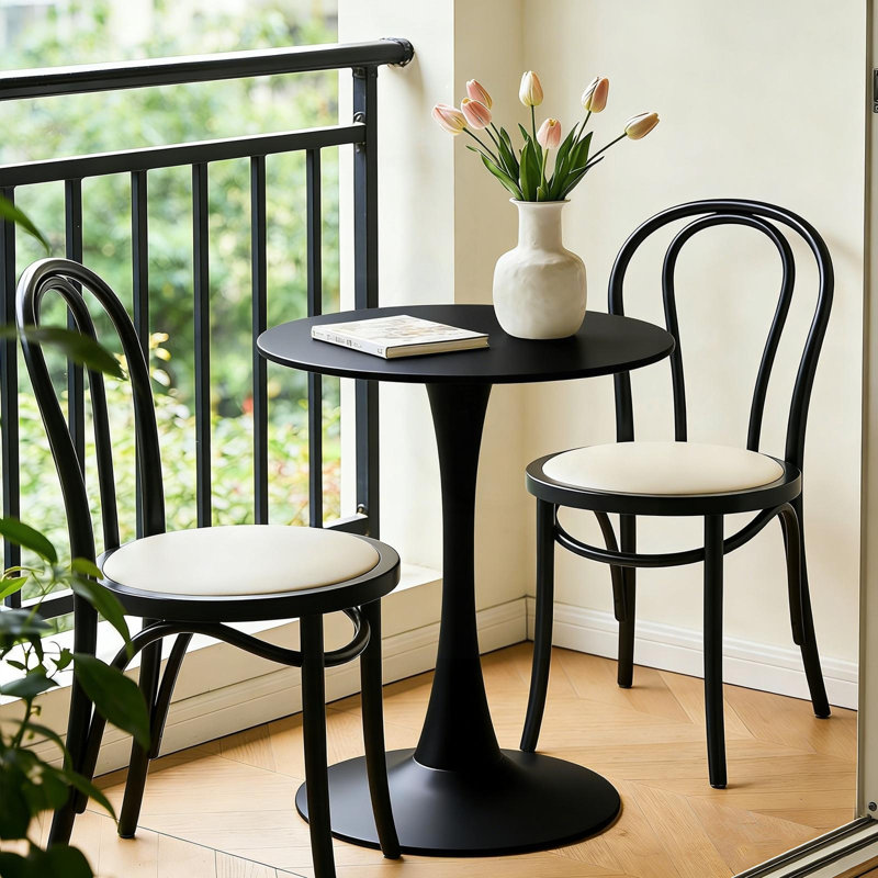 Table de salle à manger ronde noire avec base tulipe