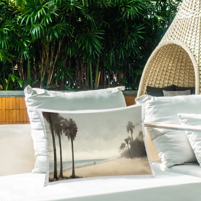 Coussin extérieur Silhouettes on Beach par Noah Bay