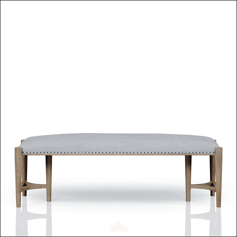 Élégant banc rembourré couleur sable avec base en triade et garniture cloutée, parfait pour les vestibules et les salons.
