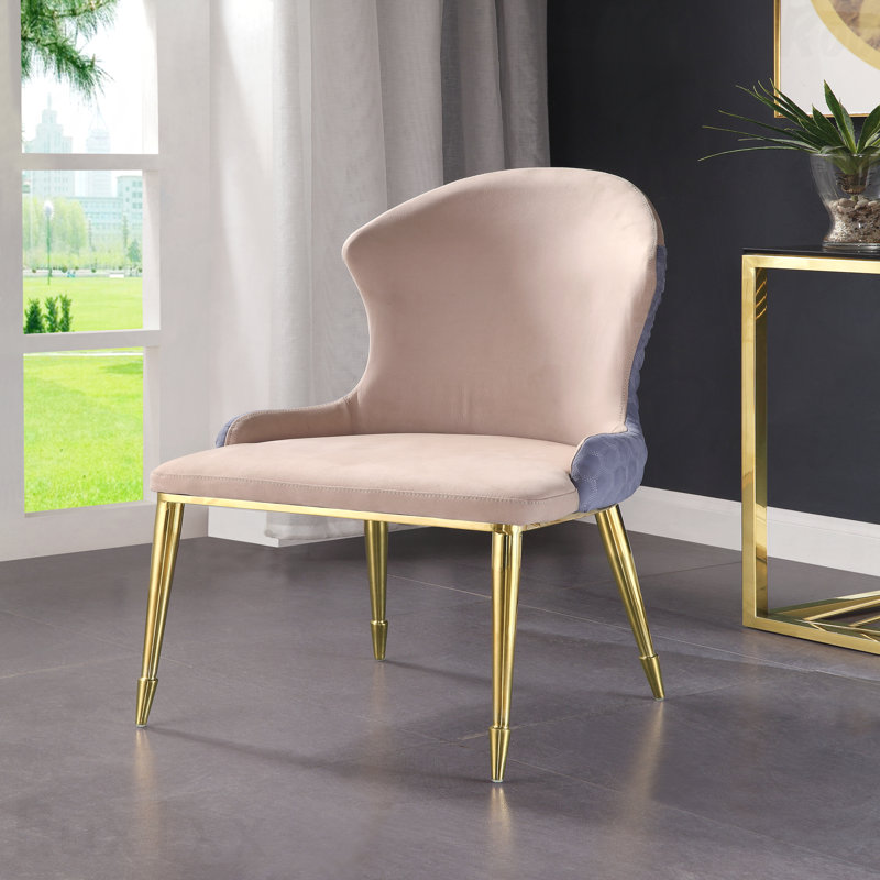 Ensemble de 2 chaises d'appoint en tissu brun clair revêtues de tissu d'ameublement et de finition dorée