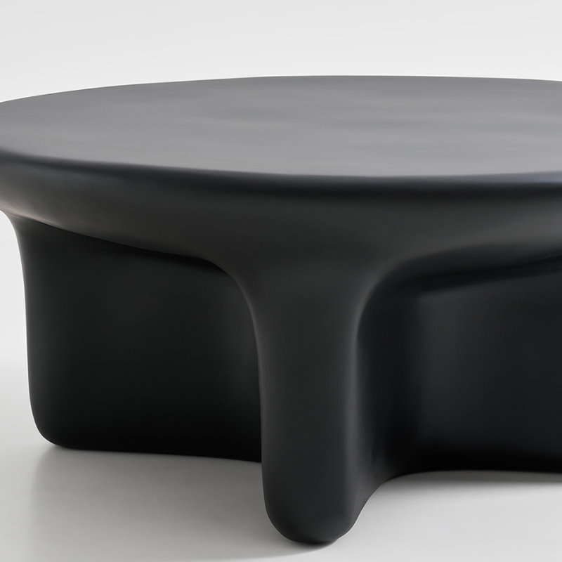 Table à thé ronde de style moyen-antique., Noir