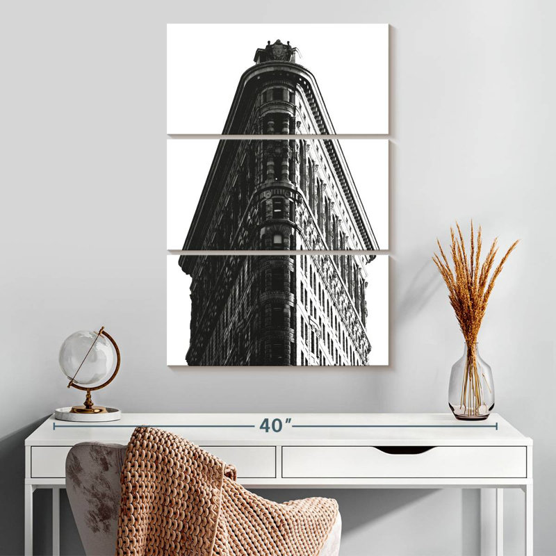 Lilie Flatiron Building Edges, 32'' H x 20'' W