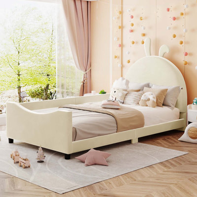 Janalyn Upholstered Daybed