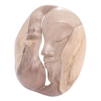 Masque en bois love circle