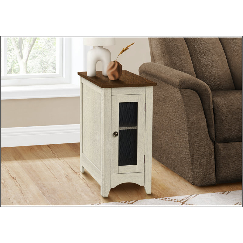 Table de chevet étroite avec finition antique et grand rangement, parfaite pour les petites chambres et les salons.