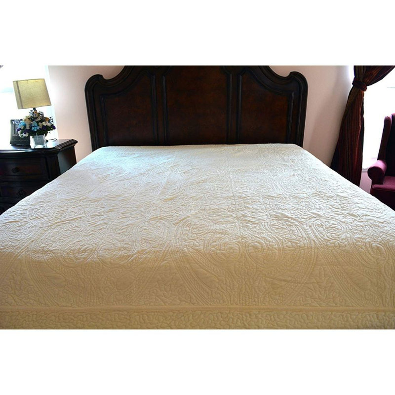 Coral Reef Farmhouse / Country Coverlet, Cream, Full