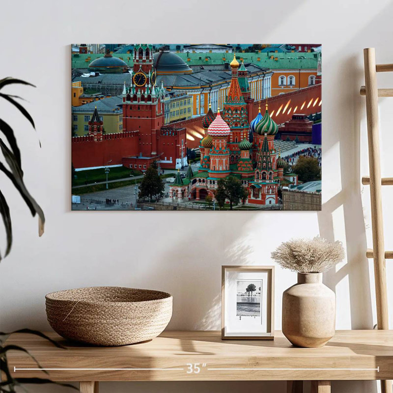 Nicci Moscow Kremlin