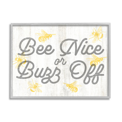 «Bee Nice Or Buzz Off», phrase encadrée sur bois par Lil 'Rue, impression