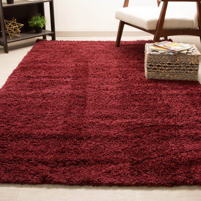 Tapis rouge à longs poils Deason