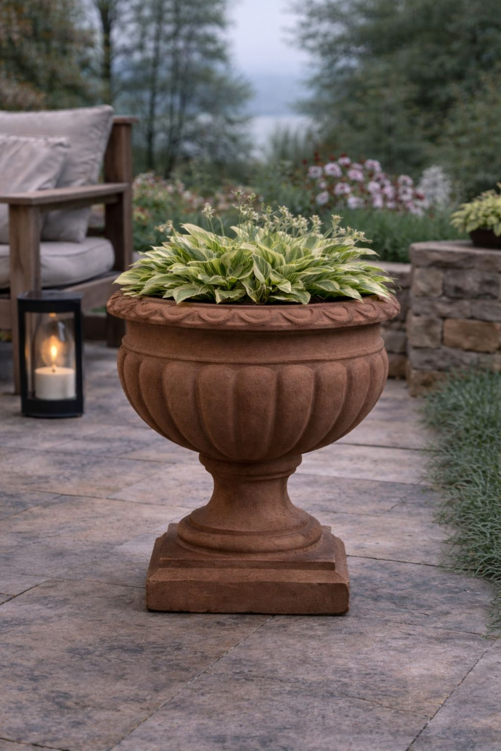 18 in. Queen's Urn - Natural Finish, Desert Rose