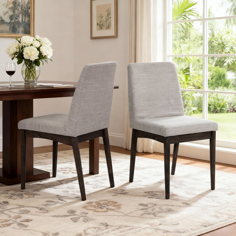 Chaise en bois d'hévéa classique avec coussin en cuir - assise robuste et confortable