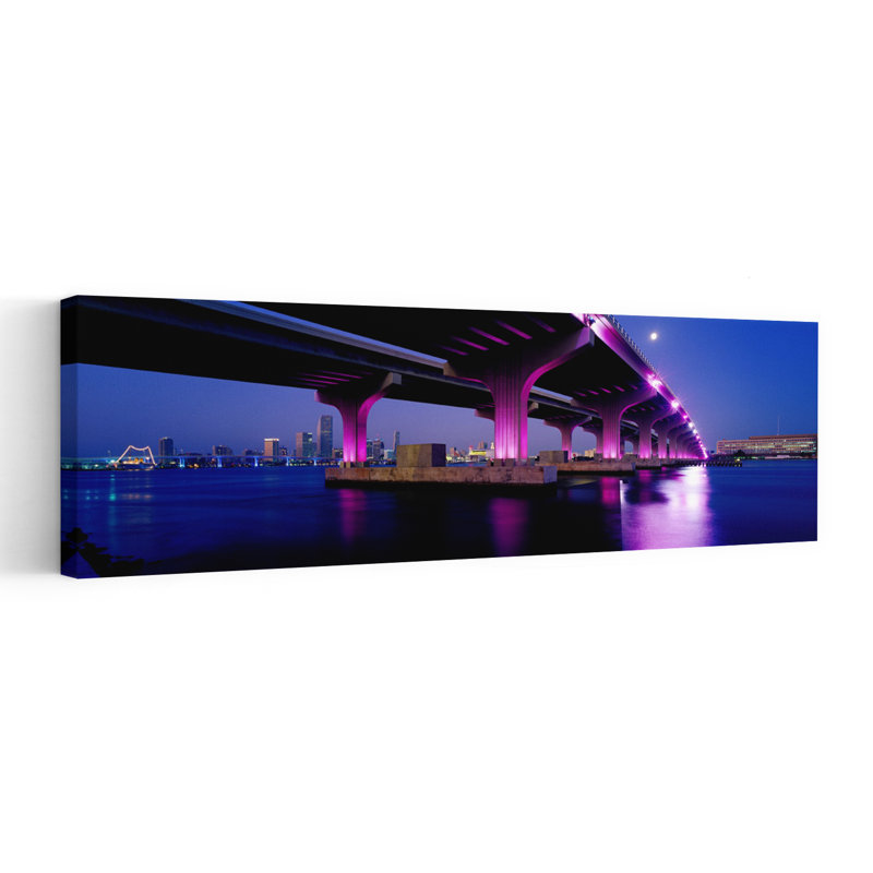 Macarthur Causeway, Biscayne Bay, Miami, Floride, États-Unis, architecture contemporaine abstraite, art mural