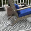 Chaise de patio avec dossier haut bleu foncé d'extérieur pour la terrasse, la cour, la cour avant, le jardin, la terrasse et le grand siège en bleu, coussins de foyer