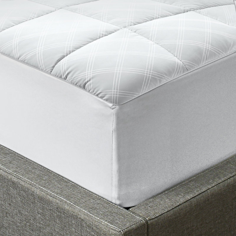 Queen White Polyester Temperature Balancing Mattress Pad