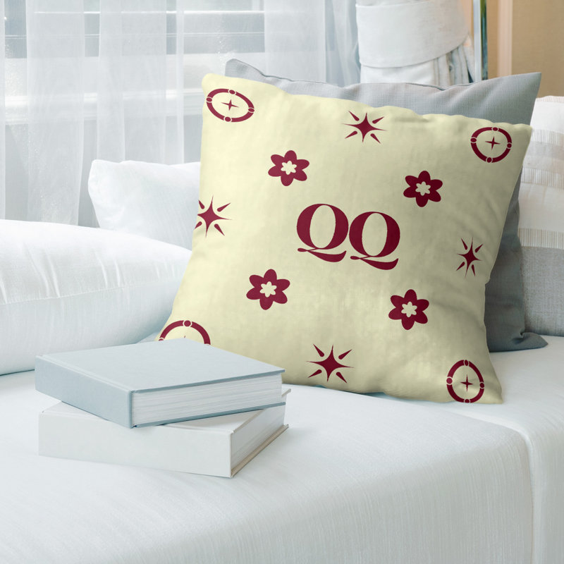 Coussin en polyester filé personnalisable 2 caractères de luxe Q Khieu Luxury, H 26 po x l 26 po, Carrée