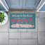Tapis de porte d'extérieur imprimé Flamingo Beach Greetings, par Darlene Seale, 18 po x 30 po