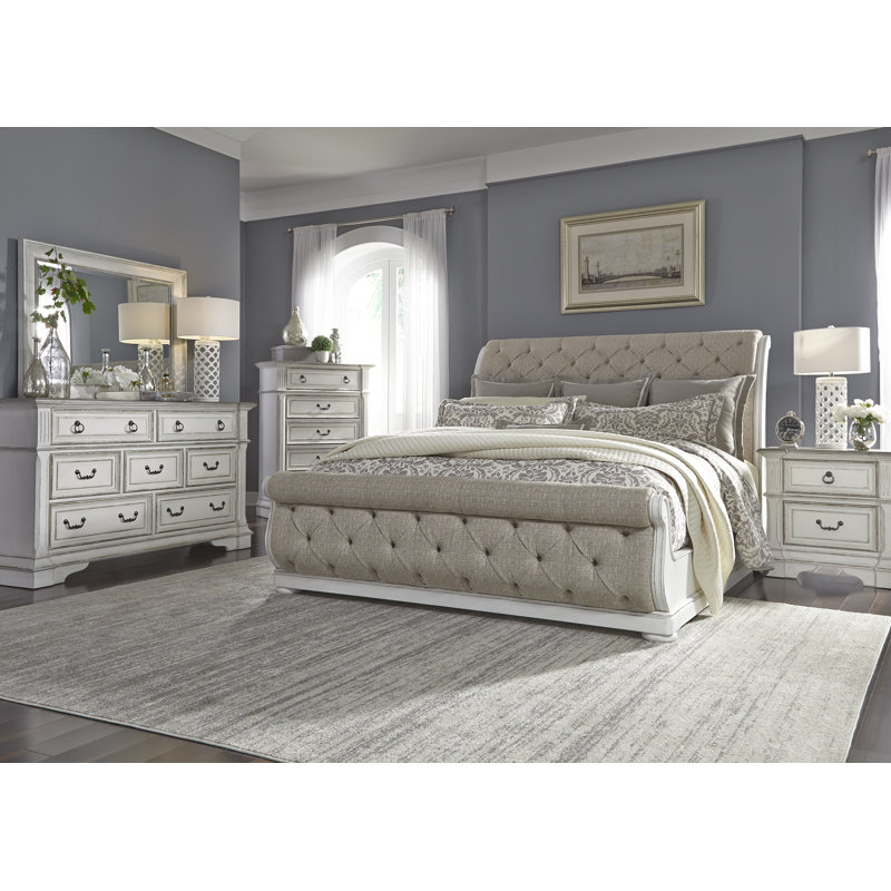 Farnham Upholstered Sleigh Bed, Queen