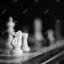 Jeu d'échecs monochromes - impression encadrée en noir et blanc-765233986