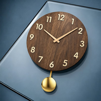 Horloge murale à pendule en bois massif finition noyer avec chiffres en relief