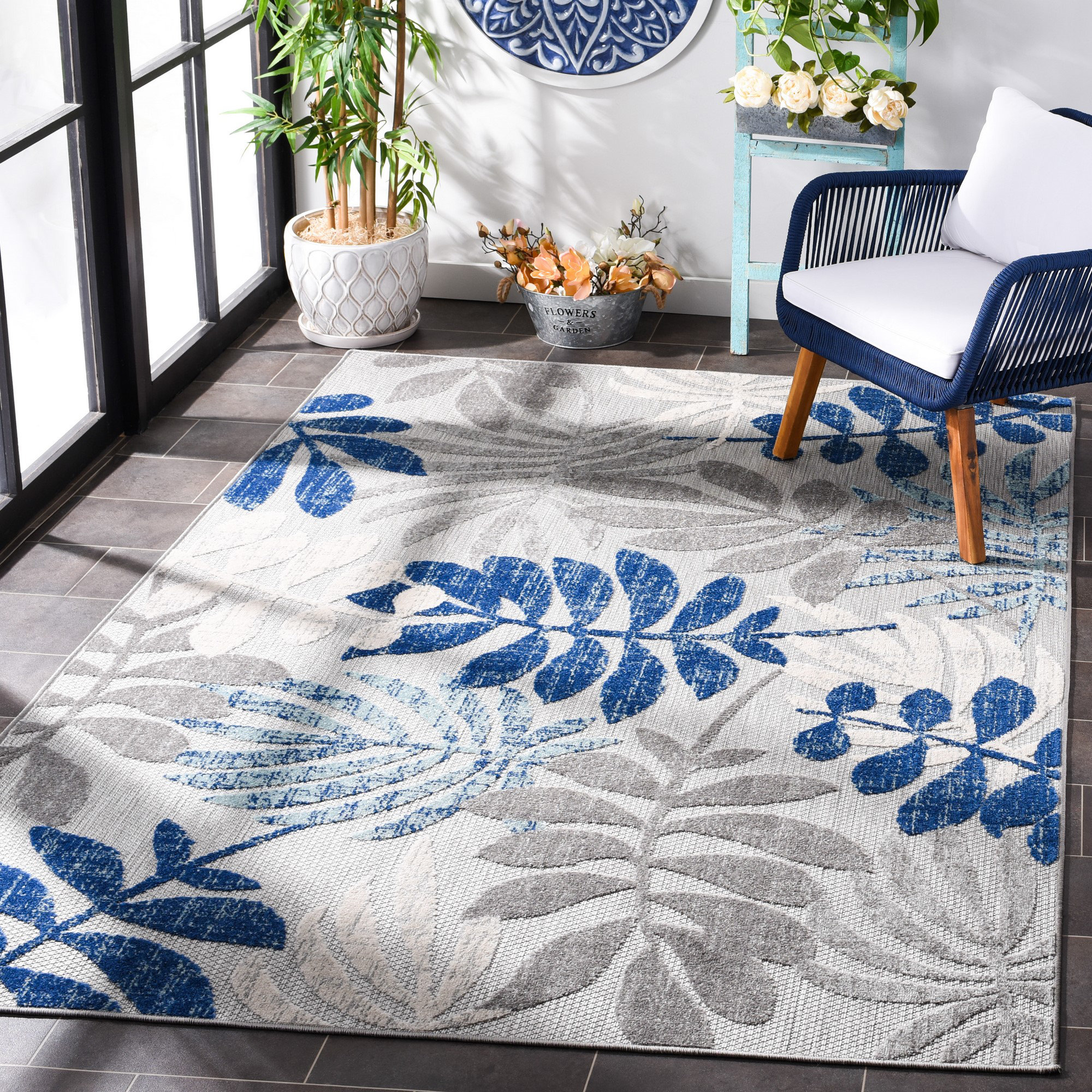 Beachcrest Home Langford Floral Gray/Blue Indoor / Outdoor Area Rug ...