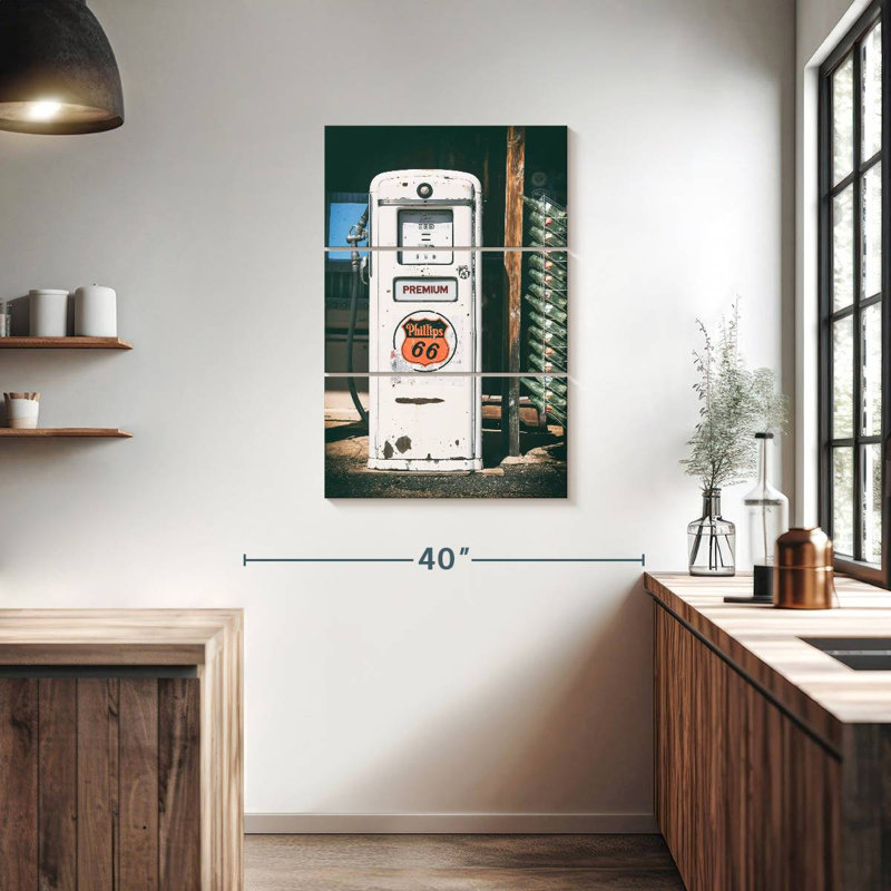 American West Gas Station Premium 66, H 38 po x l 24 po