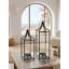 Ensemble de 2 lanternes arquées en fer noir moderne avec ouragan en verre et décorations en bois pour le décor du plancher du salon