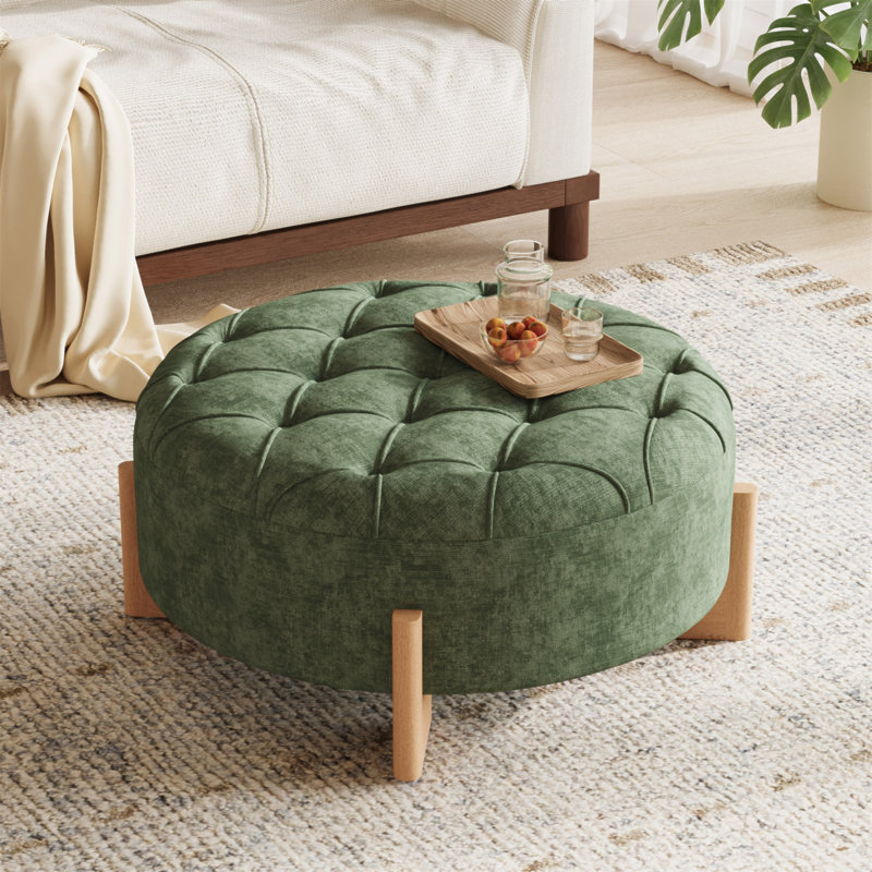 Repose-pieds rond capitonné 32 po avec pieds en bois massif, table basse moderne avec boutons capitonnés, lignes passepoilées, repose-pieds en chenille pour le salon