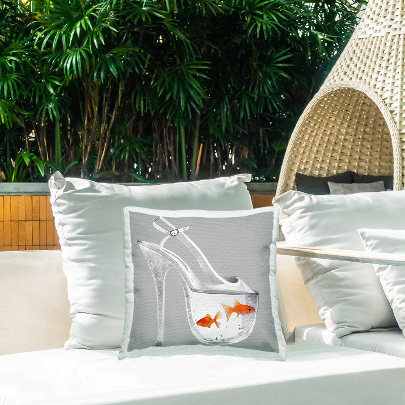 Coussin d'extérieur imprimé Sparkle Fish Fashion Goldfish, design par Sasha