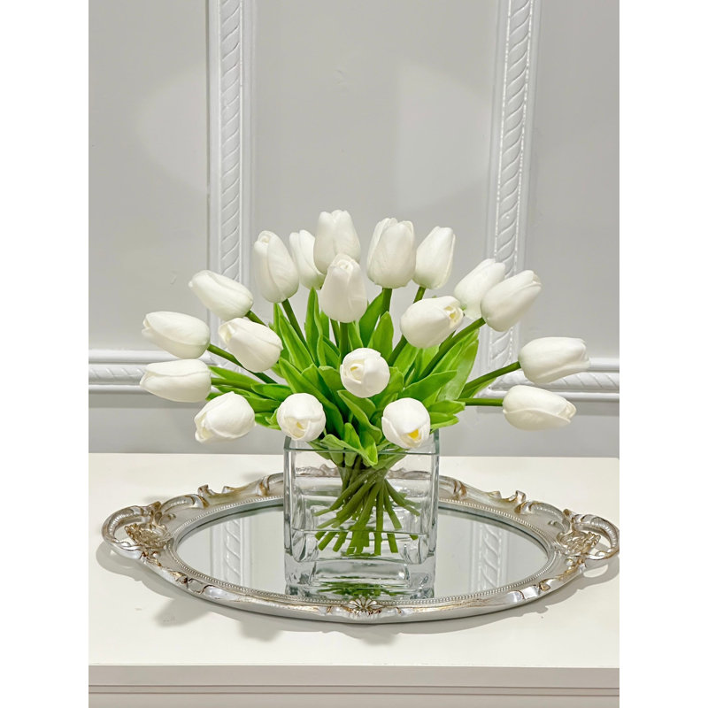 Arrangement floral tulipes dans un vase